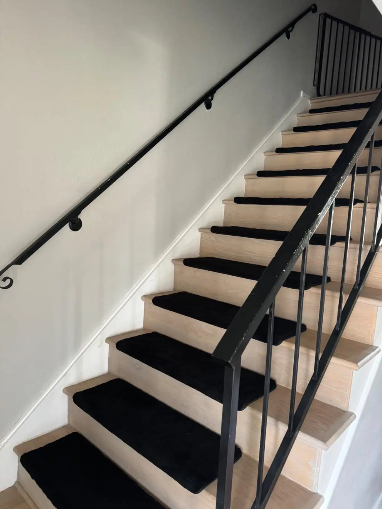 Bullnose Non Slip Stair Treads Self Adhesive Carpet Mats
